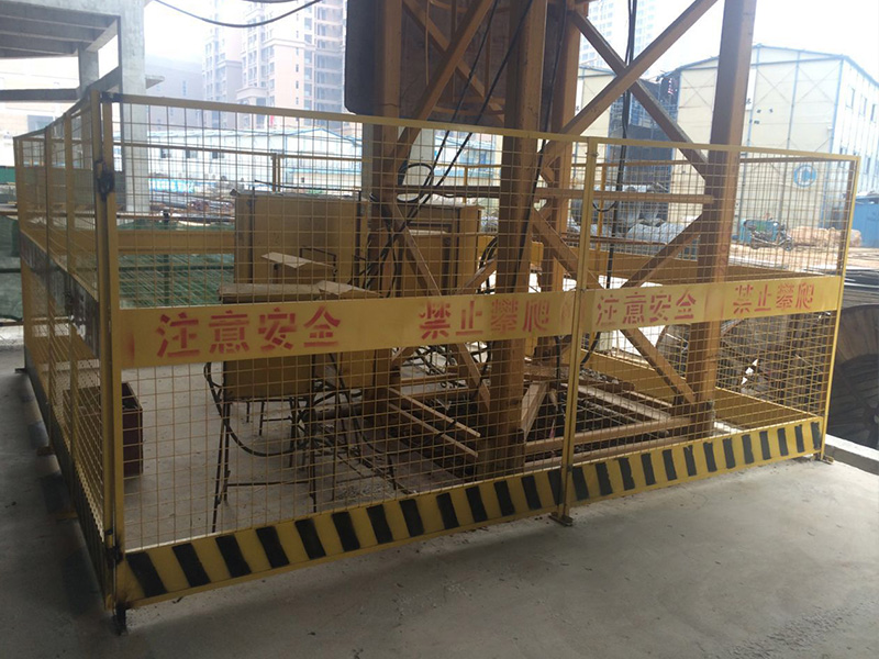 上海大润发贵宾厅电梯井口防护门工程案例